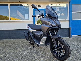 danneggiata motocicli Aprilia  SR GT 200 2023/6