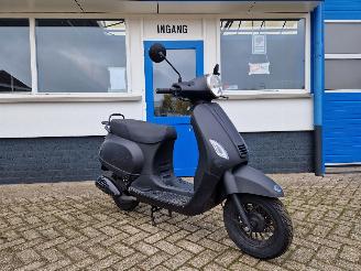 damaged scooters AGM  VX 50 , BROM 45KM 2018/5