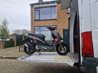 dañado ciclomotor Malaguti  F12R PHANTOM SPECIAL EDITION LC DD 2010/6