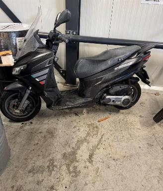 dañado ciclomotor Aprilia  SXR 50 2024/3