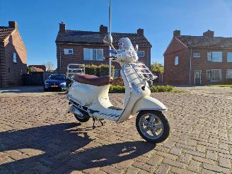 uszkodzony skutery Vespa  VESPA C38 LX 2TAKT 1E EIGENAAR 2007/9