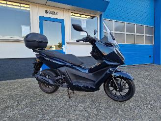 Kymco  SKY TOWN picture 3