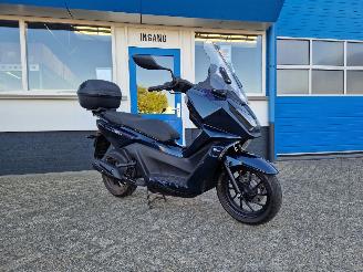 krockskadad bil bromfiets Kymco  SKY TOWN 2025/9