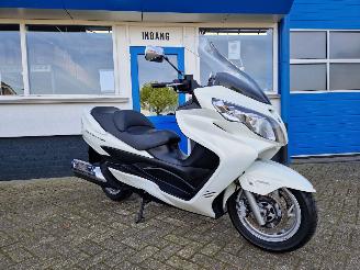 krockskadad bil motor Suzuki  AN 400 BURGMAN 2012/4