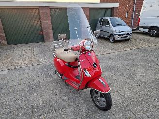 dañado ciclomotor Vespa  LX 50 2010/8