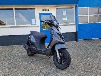 Piaggio  ZIP 45KM BROM SCOOTER picture 14