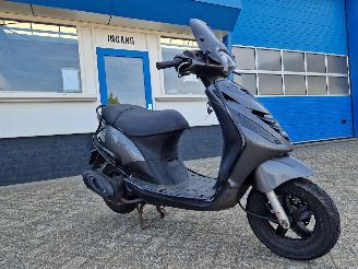 Piaggio  ZIP 45KM BROM SCOOTER picture 5