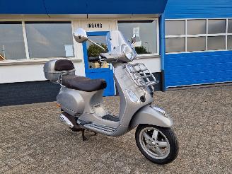 uszkodzony skutery Vespa  LX 4T 4V TOURING 2013/1