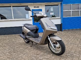 dañado ciclomotor Peugeot  NEW VIVACITY 4 TAKT 2016/3