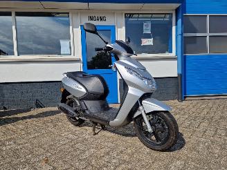 škoda koloběžky Peugeot  KISBEE 2020/11