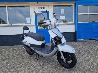 Vaurioauto  scooters Sym  ALLO GT 2015/5