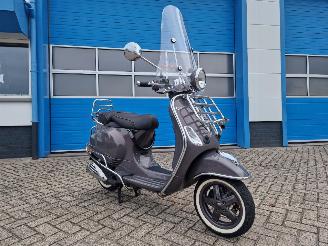 Vaurioauto  scooters Vespa  LXV VIE DELLA MODA 2012/10