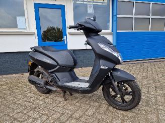 Peugeot  KISBEE BLACK EDITION picture 3