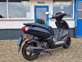 Peugeot  KISBEE BLACK EDITION picture 6