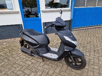 Peugeot  KISBEE BLACK EDITION picture 4