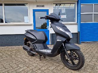 danneggiata scooter Peugeot  KISBEE BLACK EDITION 2021/7