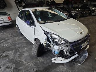 Peugeot 208  picture 9