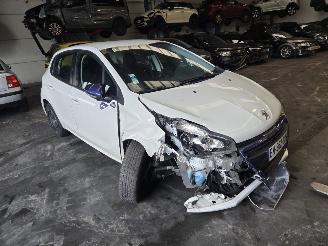 krockskadad bil auto Peugeot 208  2017/4