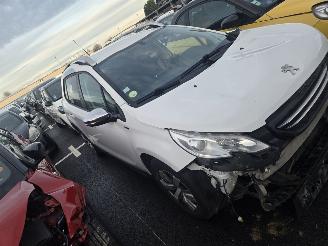 Coche accidentado Peugeot 2008  2015/9