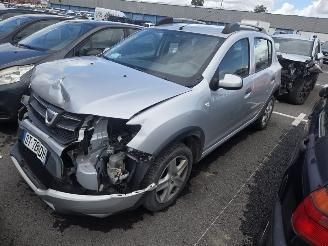 krockskadad bil auto Dacia Sandero stepway 0.9 tce 66kw 2015/7