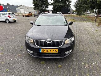 krockskadad bil auto Skoda Octavia Octavia Combi (5EAC) Combi 5-drs 2012 / 2020 2014/4