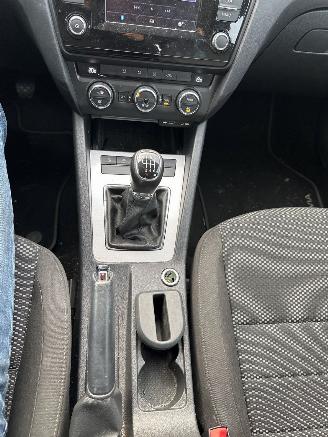 Skoda Octavia 1.2 TSI 16V Combi/o 4Dr Benzine 1.197cc 77kW (105pk) FWD 2012-11/2020-07  CJZA picture 18