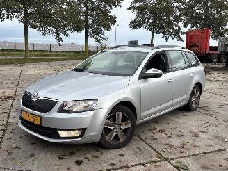 Vaurioauto  passenger cars Skoda Octavia 1.6 TDI Greenline 16V Combi/o 4Dr Diesel 1.598cc 81kW (110pk) FWD 2013-05/2020-07  CRKB 2014/5