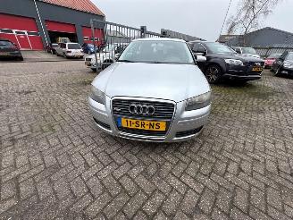 Vaurioauto  passenger cars Audi A3 1.6 Hatchback 2Dr Benzine 1.595cc 75kW (102pk) FWD 2005-06/2012-09 (8P1) BSE 2006/4