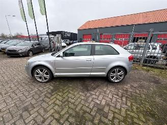 Audi A3 1.6 Hatchback 2Dr Benzine 1.595cc 75kW (102pk) FWD 2005-06/2012-09 (8P1) BSE picture 3