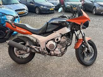 Vaurioauto  motor cycles Yamaha  Yamaha tour 1997/11