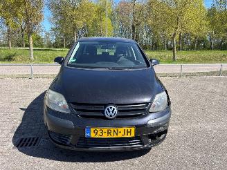 krockskadad bil auto Volkswagen Golf 1.6 FSI 16V MPV  Benzine 1.598cc 85kW (116pk) FWD 2004-12/2008-05 (5M1) BLF; EURO4 2005/6