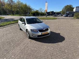 uszkodzony samochody osobowe Skoda Octavia  2014/12