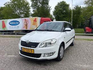 krockskadad bil auto Skoda Fabia TMBJK25J3C3146746 2012/5