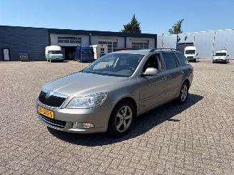 uszkodzony samochody osobowe Skoda Octavia 1.6 TDI Greenline Combi/o 4Dr Diesel 1.598cc 77kW (105pk) FWD 2009-06/2013-04 (1Z5) CAYC 2011/10