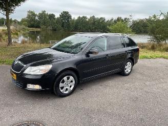 krockskadad bil auto Skoda Octavia 1.2 TSI Combi/o 4Dr Benzine 1.197cc 77kW (105pk) FWD 2010-02/2013-04 (1Z5) CBZB 2011/3