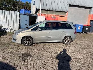 Unfallwagen Opel Zafira 1.9 CDTI MPV  Diesel 1.910cc 88kW (120pk) RWD 2005-07/2015-04 (M75) Z19DT; EURO4 2005/7