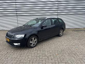 uszkodzony samochody osobowe Skoda Octavia 1.6 TDI Greenline 16V Combi/o 4Dr Diesel 1.598cc 81kW (110pk) FWD 2013-05/2020-07  CRKB 2014/6