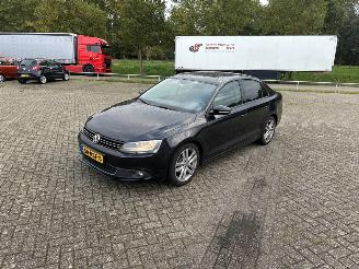 uszkodzony samochody osobowe Volkswagen Jetta 1.2 TSI Sedan 4Dr Benzine 1.197cc 77kW (105pk) FWD 2010-10/2017-12  CBZB 2011/7