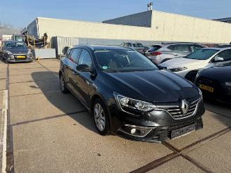 krockskadad bil auto Renault Mégane IV GrandTour GT-LINE Bose Edition Automaat 2017/3