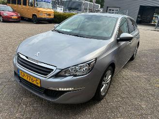 Schadeauto Peugeot 308 1.6 BlueHDI Blue Lease Pack 2015/7
