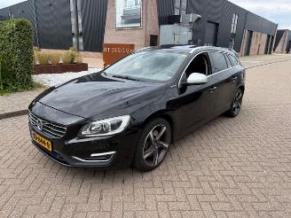krockskadad bil auto Volvo V-60 2.4 D6 Twin Engine R-Design 2015/12