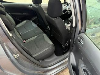 Peugeot 308 1.6 VTi Premiere picture 6