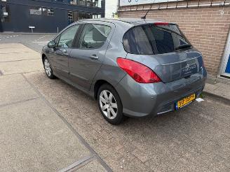 Peugeot 308 1.6 VTi Premiere picture 2