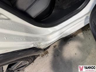 Peugeot 208  picture 9