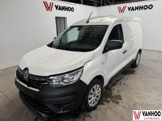 krockskadad bil auto Renault Express  2024/2