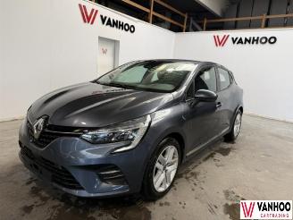 uszkodzony samochody osobowe Renault Clio  2020/8