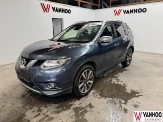 damaged passenger cars Nissan X-Trail  2016/11