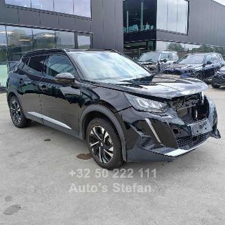 damaged passenger cars Peugeot 2008 E- ALLURE 2023/1