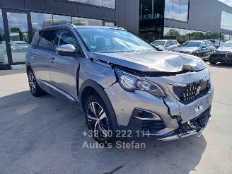 Voiture accidenté Peugeot 5008 ALLURE 2020/10