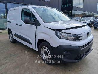 krockskadad bil auto Peugeot Partner PREMIUM 2025/4
